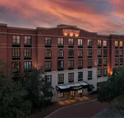 Courtyard by Marriott Savannah Downtown/Historic District hotel detail image 3