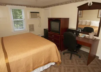 Knights Inn Centerville Cape Cod Area hotel thumbnail 7