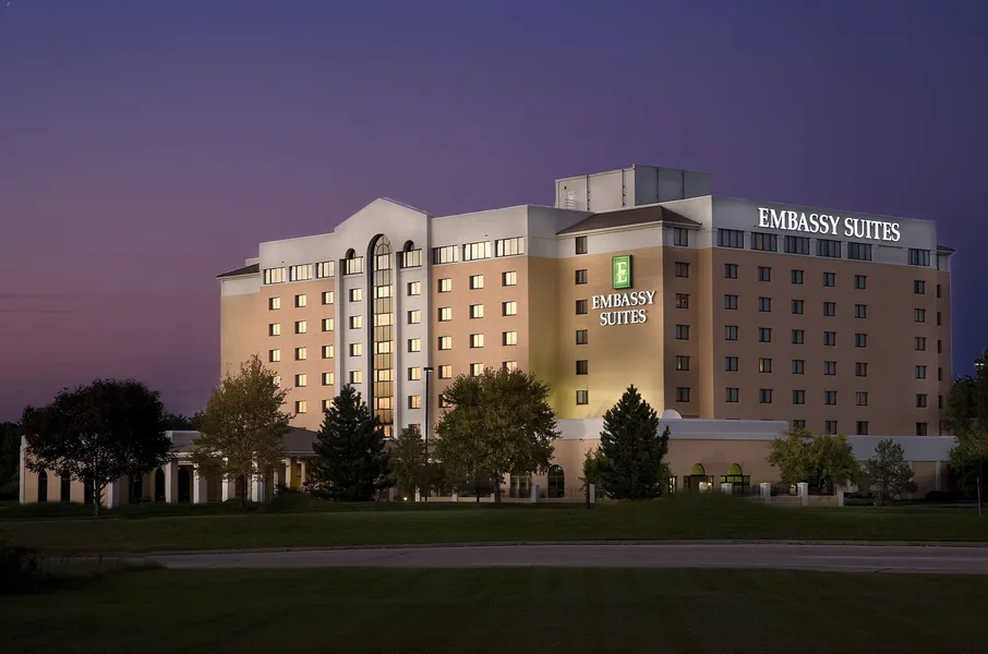 Embassy Suites by Hilton Kansas City International Airport hotel detail image 2