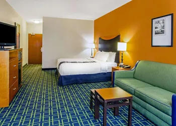 La Quinta Inn & Suites by Wyndham Manassas Battlefield hotel thumbnail 7