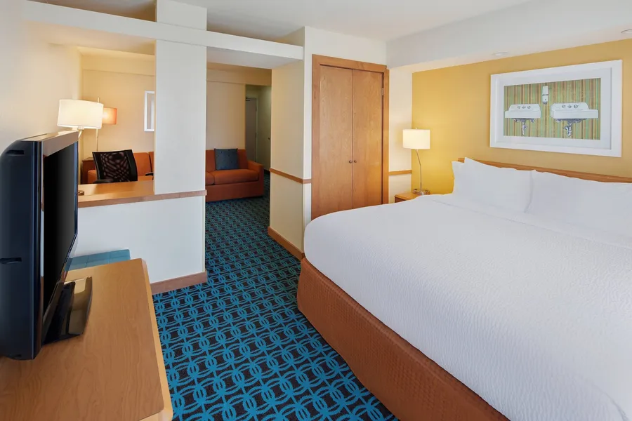 Fairfield Inn and Suites by Marriott Indianapolis Airport hotel detail image 6