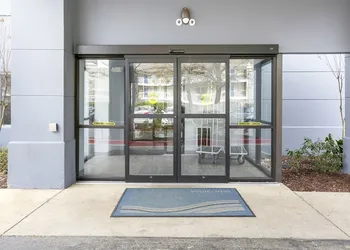 Quality Inn & Suites hotel thumbnail 4