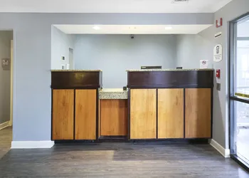 Quality Inn & Suites hotel thumbnail 7