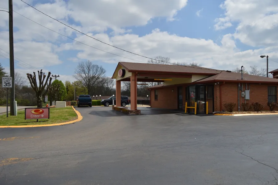 Econo Lodge Nashville North hotel detail image 2
