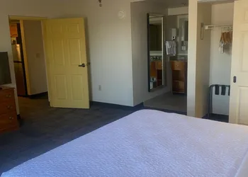 MainStay Suites Phoenix North hotel thumbnail 4