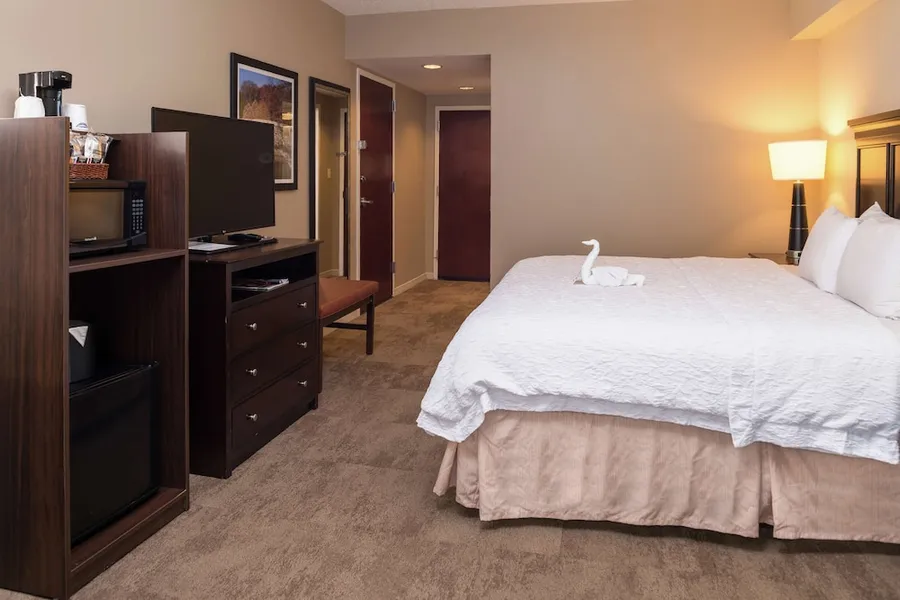 Hampton Inn & Suites Charlotte-Arrowood Rd. hotel detail image 6