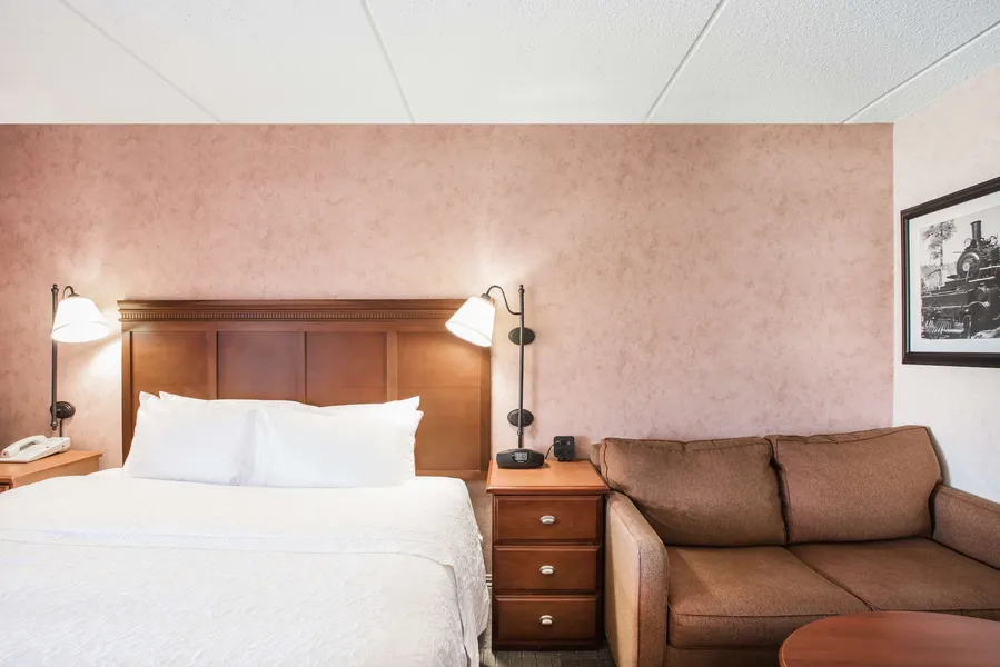 Hampton Inn West Springfield hotel detail image 6