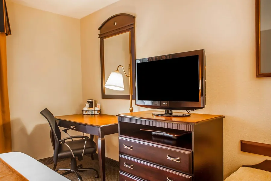 Comfort Inn & Suites Somerset - New Brunswick hotel detail image 6