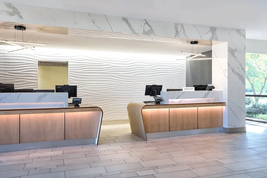 Washington Dulles Airport Marriott hotel detail image 6