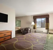 Super 8 by Wyndham Green Bay I-43 Bus. Park hotel detail image 4