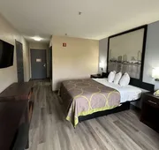 Super 8 by Wyndham Green Bay I-43 Bus. Park hotel detail image 7