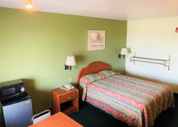 Pine Point Inn & Suites hotel thumbnail 3