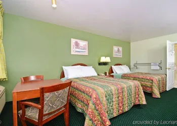 Pine Point Inn & Suites hotel thumbnail 6