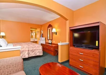 Pine Point Inn & Suites hotel thumbnail 8