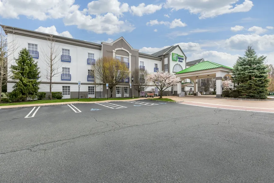 Holiday Inn Express Hotel & Stes Mt. Arlington Rockaway Area by IHG hotel detail image 6