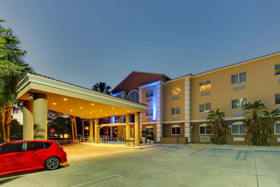 Holiday Inn Express & Suites West Palm Beach Metrocentre by IHG hotel detail image 2