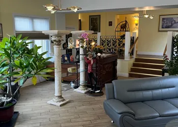 Grey Rose Suites hotel thumbnail 3
