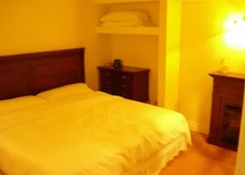 Grey Rose Suites hotel thumbnail 8