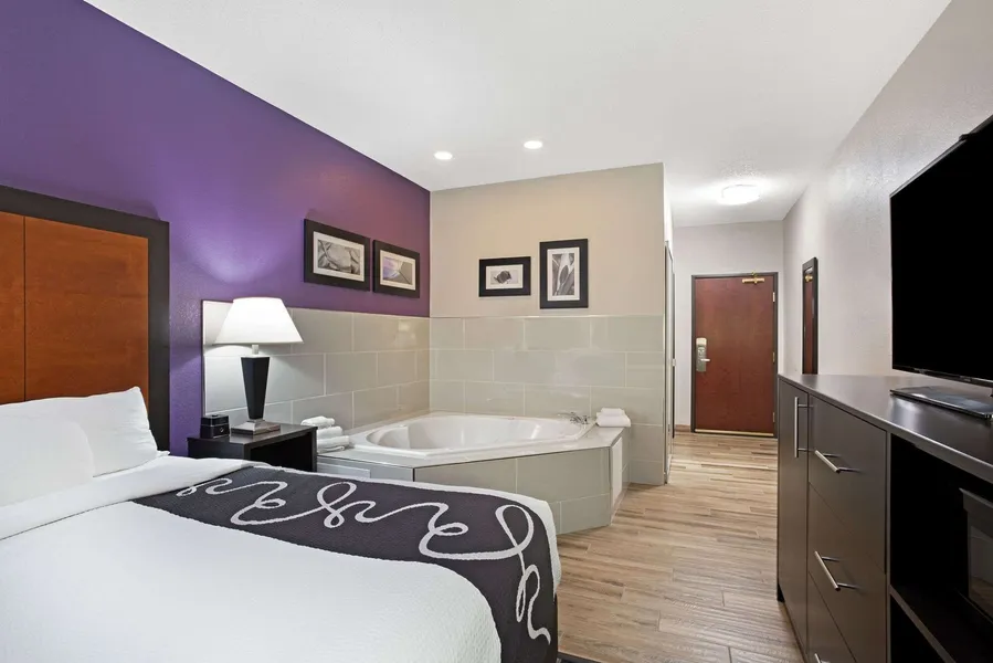 La Quinta Inn & Suites by Wyndham Norwich-Plainfield-Casino hotel detail image 6