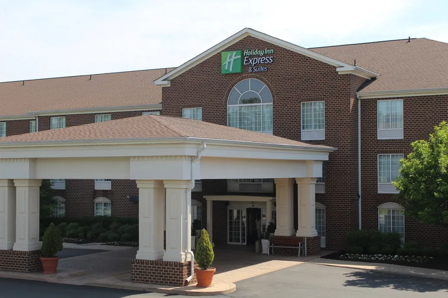 Holiday Inn Express Hotel & Suites Warrenton by IHG hotel detail image 2