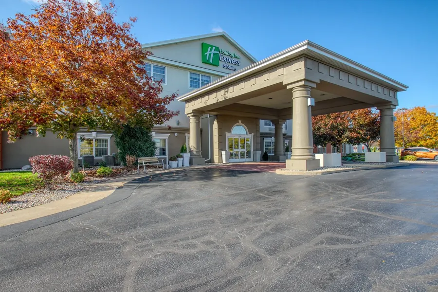 Holiday Inn Express Hotel & Suites Oshkosh by IHG hotel detail image 2