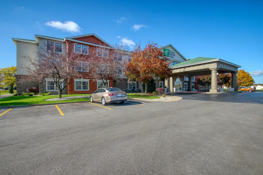 Holiday Inn Express Hotel & Suites Oshkosh by IHG hotel detail image 6
