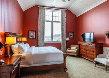 The Inn at Cobble Beach hotel thumbnail 4