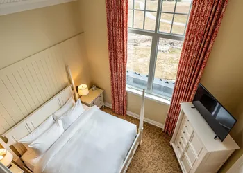 The Inn at Cobble Beach hotel thumbnail 5