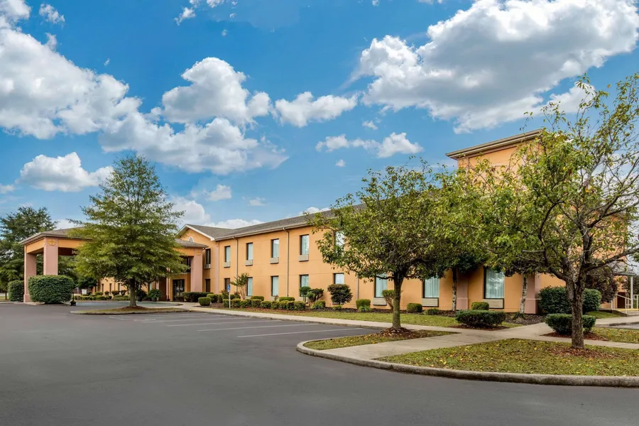 Quality Inn & Suites Benton - Draffenville hotel detail image 2