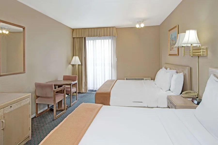 Howard Johnson by Wyndham Torrance hotel detail image 6