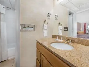 Howard Johnson by Wyndham Burlington hotel thumbnail 4