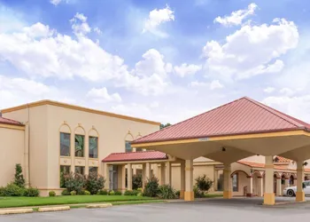 Howard Johnson by Wyndham Conway hotel thumbnail 2