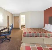 Travelodge by Wyndham Romulus Detroit Airport hotel detail image 5