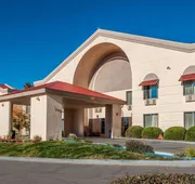 Quality Inn & Suites Farmington hotel detail image 3