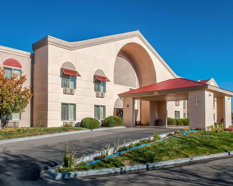Quality Inn & Suites Farmington hotel detail image 6