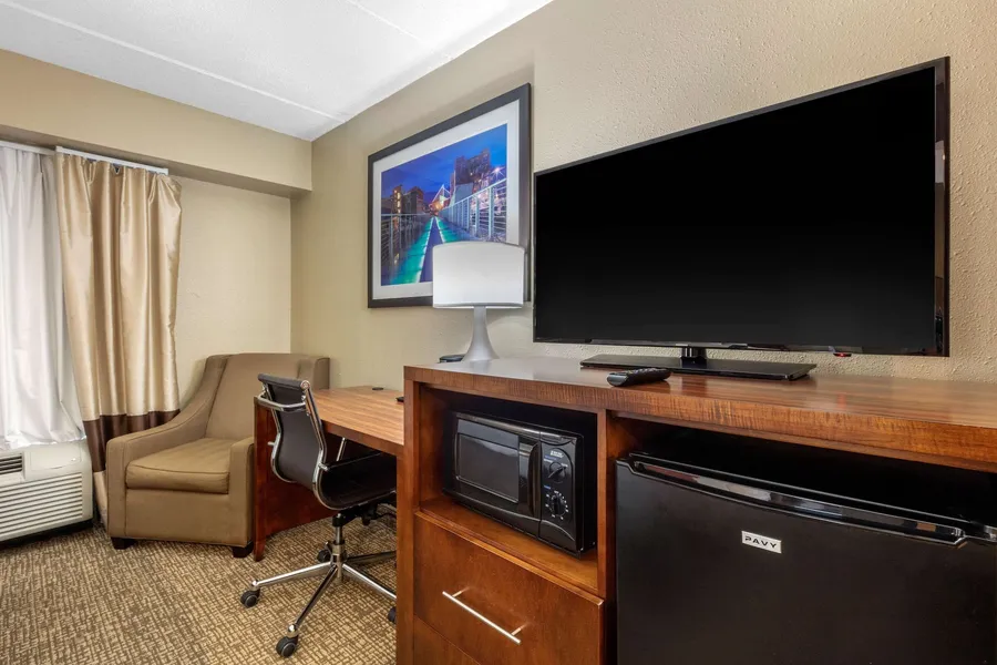 Comfort Inn & Suites Hamilton Place hotel detail image 6