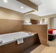 Comfort Inn & Suites Hamilton Place hotel detail image 7