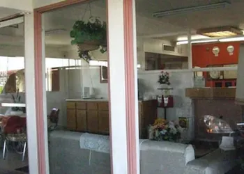 Desert Inn Motel hotel thumbnail 3