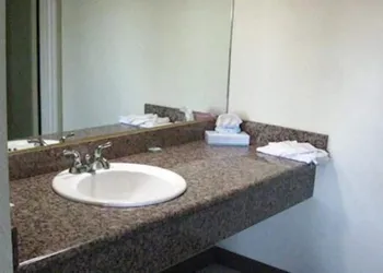 Desert Inn Motel hotel thumbnail 8