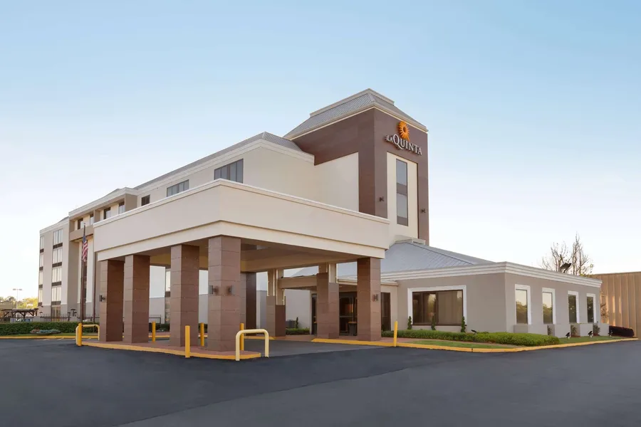 La Quinta Inn & Suites by Wyndham Dothan hotel detail image 2
