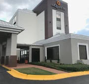 La Quinta Inn & Suites by Wyndham Dothan hotel detail image 3