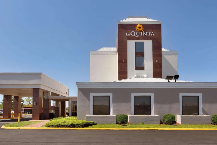 La Quinta Inn & Suites by Wyndham Dothan hotel detail image 6