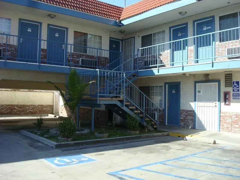 Scottish Inns Long Beach hotel detail image 2