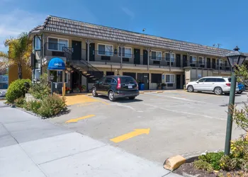 Continental Lodge hotel thumbnail 2