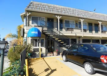 Continental Lodge hotel thumbnail 5