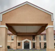 Quality Inn & Suites Pine Bluff hotel detail image 4