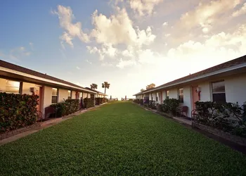 Surf Studio Beach Resort hotel thumbnail 7