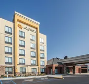 La Quinta Inn & Suites by Wyndham Philadelphia Airport hotel detail image 3