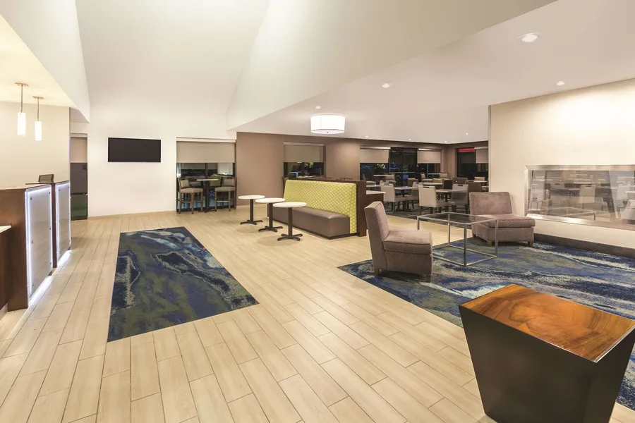 La Quinta Inn & Suites by Wyndham Philadelphia Airport hotel detail image 6