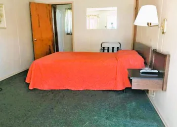 Koch Motel Sabetha KS By OYO hotel thumbnail 2